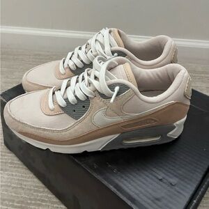 Nike men’s Sneakers in Cream and Gray